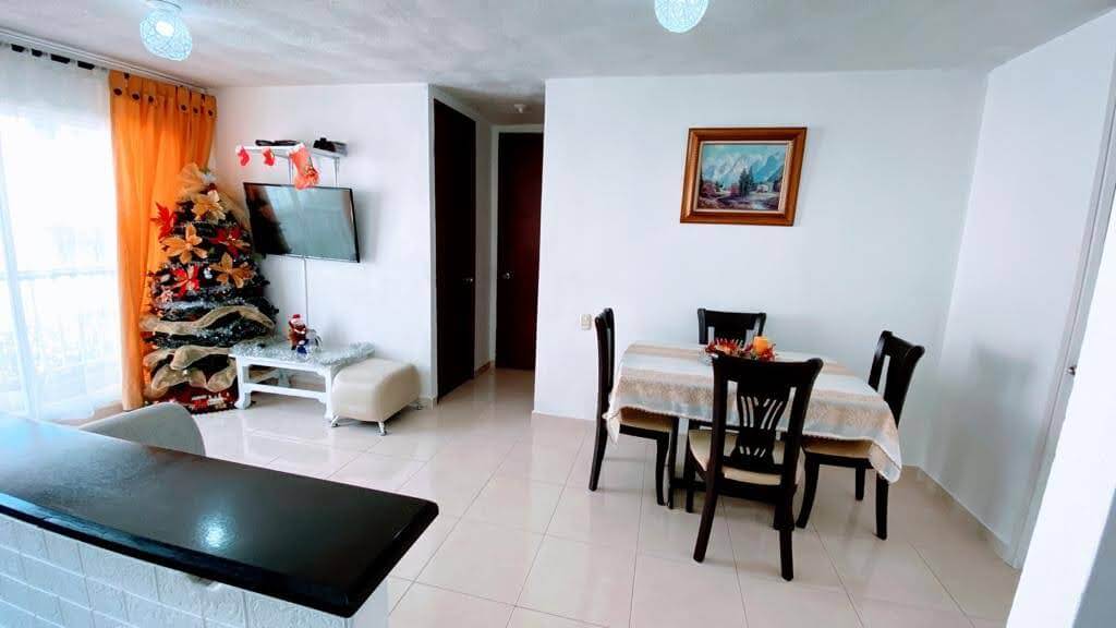 Sala, comedor y hall de alcobas visto desde la cocina